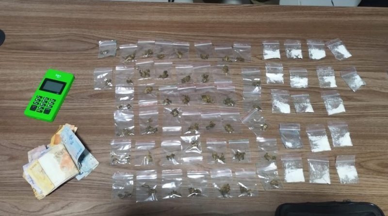 Suspeito é preso vendendo drogas no cartão e através de pix dentro do Bloco Virgens de Tambaú, em João Pessoa